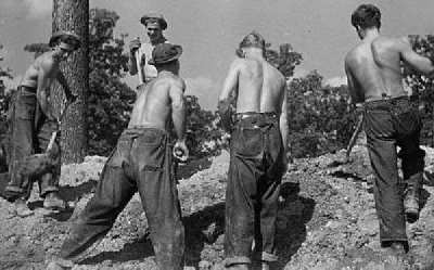 American soldiers helped popularize jeans in the 1940s.