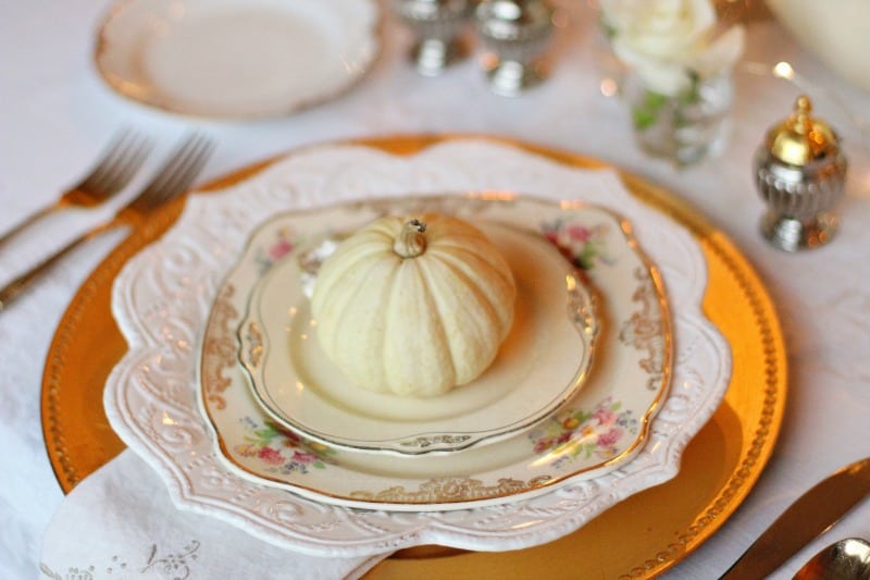 Thanksgiving dinnerware set