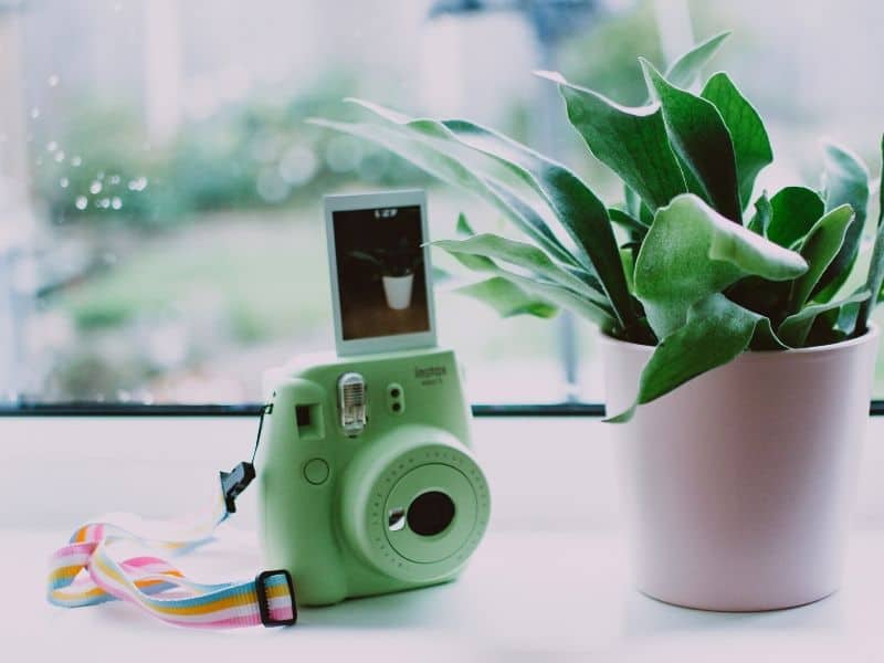 Instant film camera